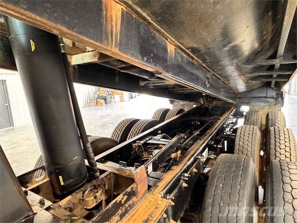 Mack GU713 Billenő teherautók