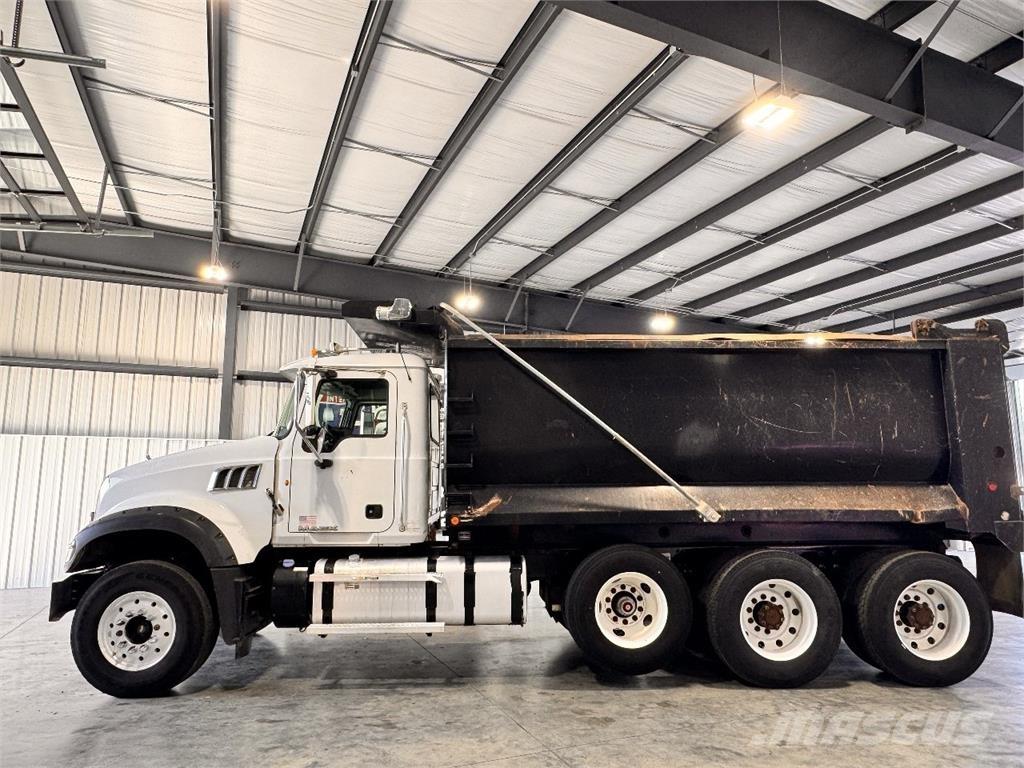 Mack GU713 Billenő teherautók