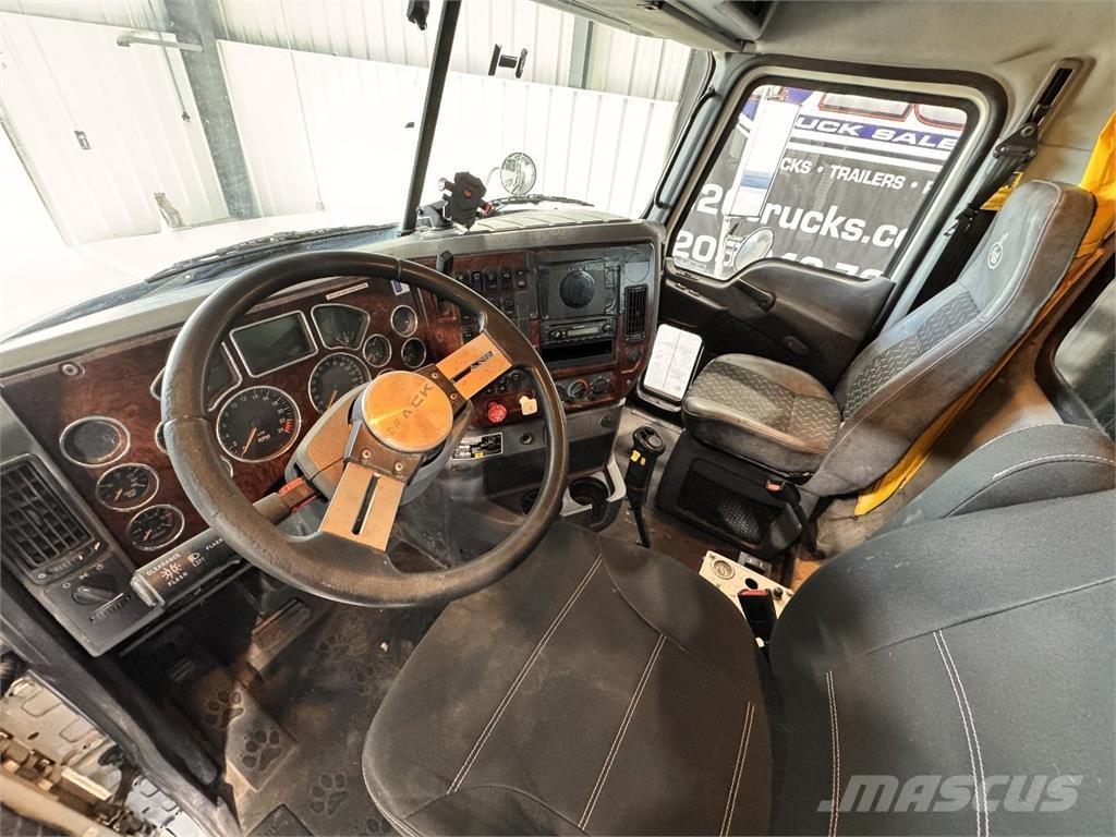 Mack GU713 Billenő teherautók