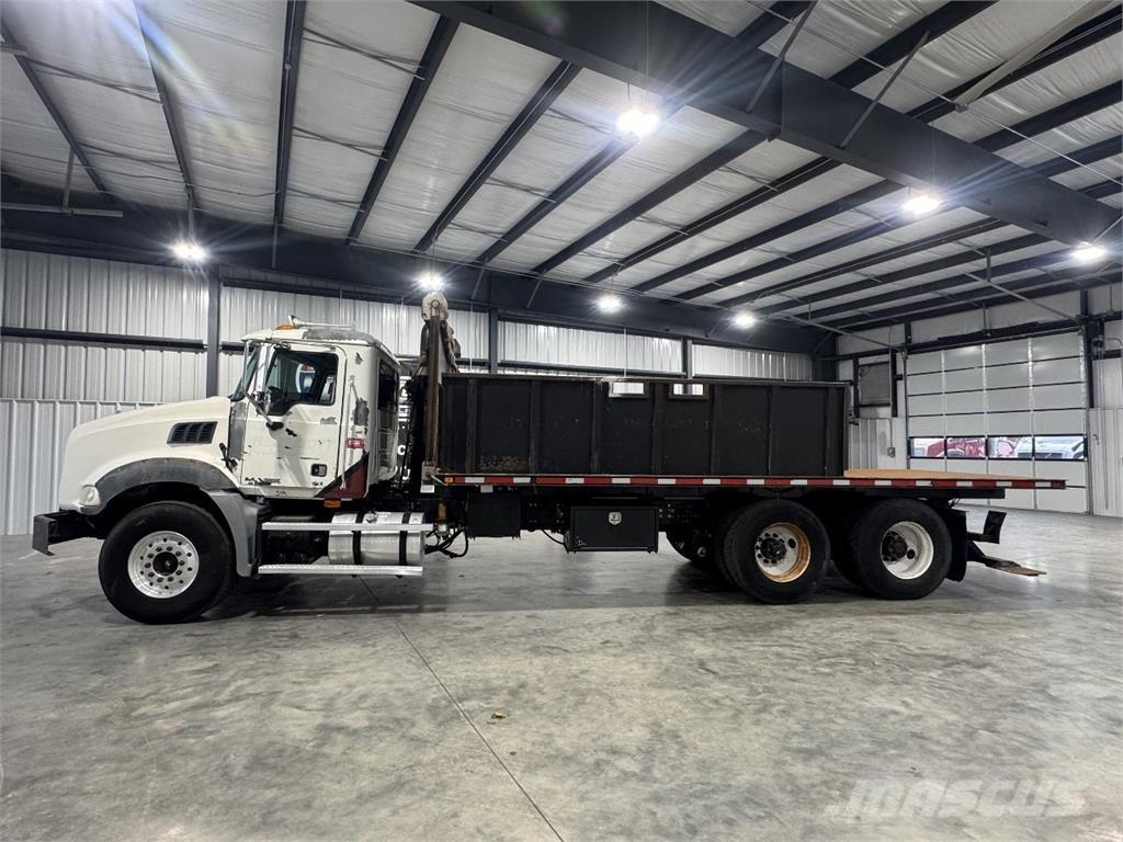 Mack GU813 Állványok