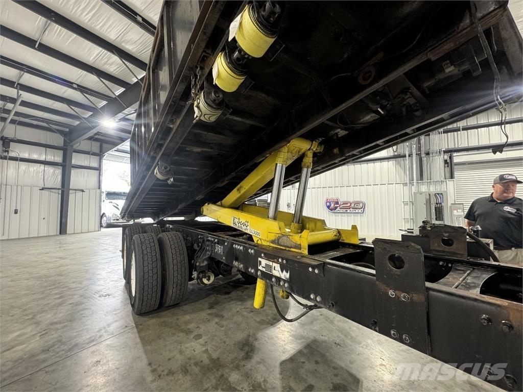 Mack GU813 Állványok