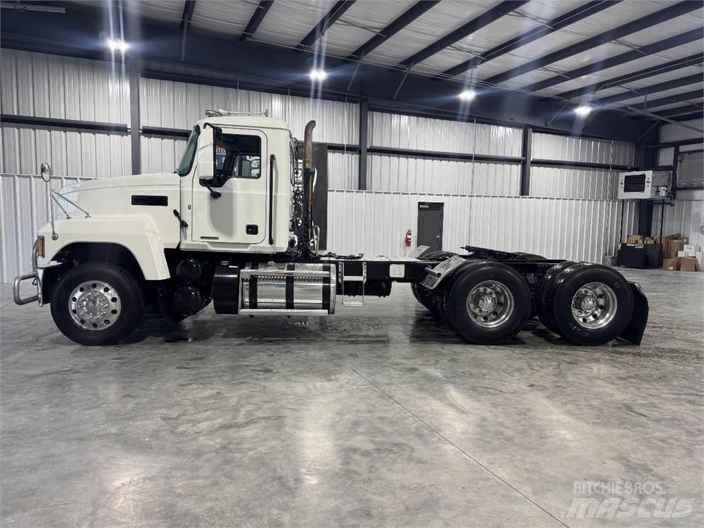 Mack Pinnacle Nyergesvontatók