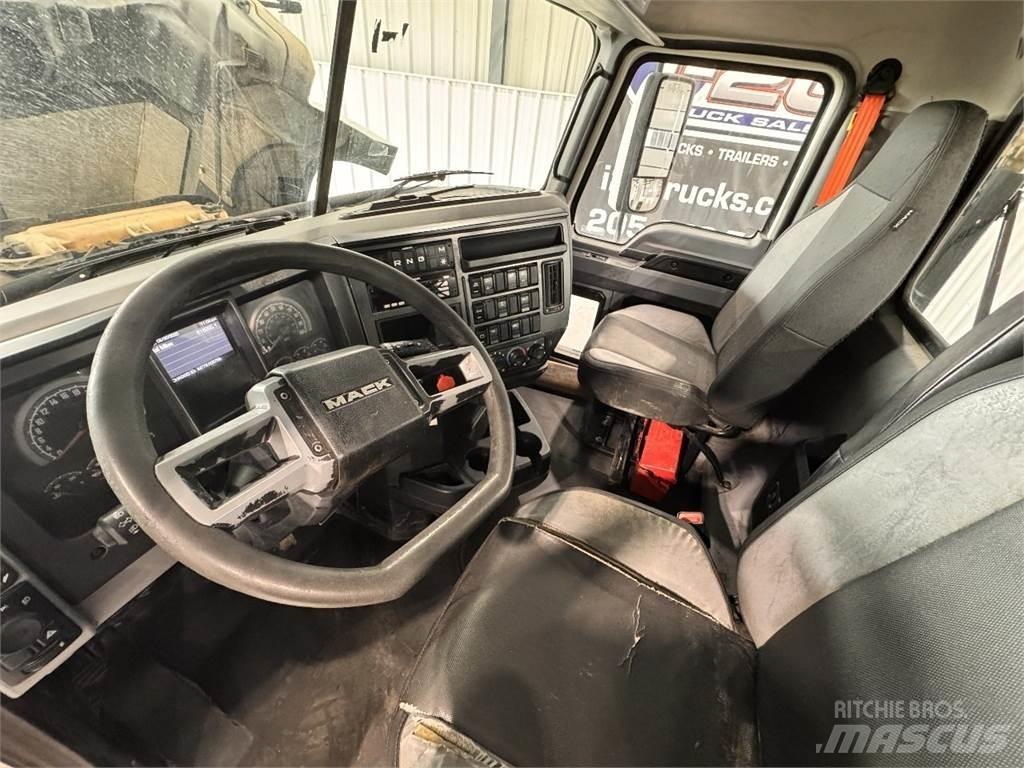 Mack Pinnacle Nyergesvontatók
