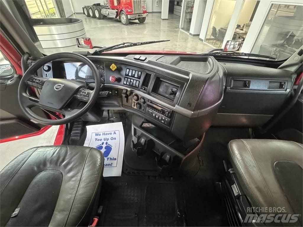 Volvo VNL64T740 Nyergesvontatók