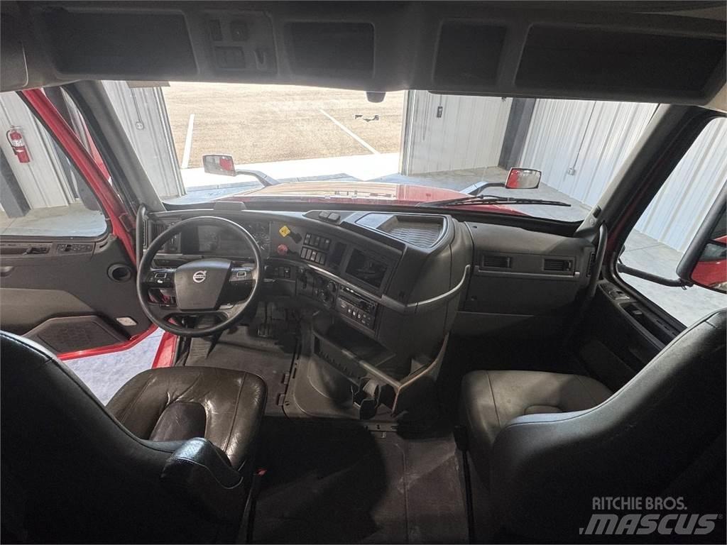 Volvo VNL64T740 Nyergesvontatók
