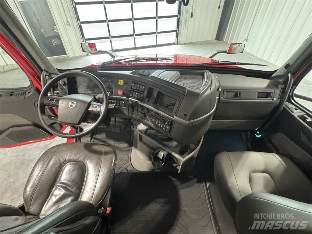 Volvo VNL64T740 Nyergesvontatók