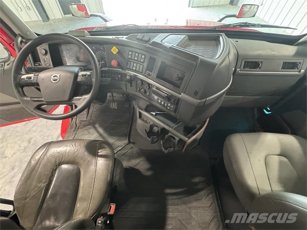 Volvo VNL740 Nyergesvontatók