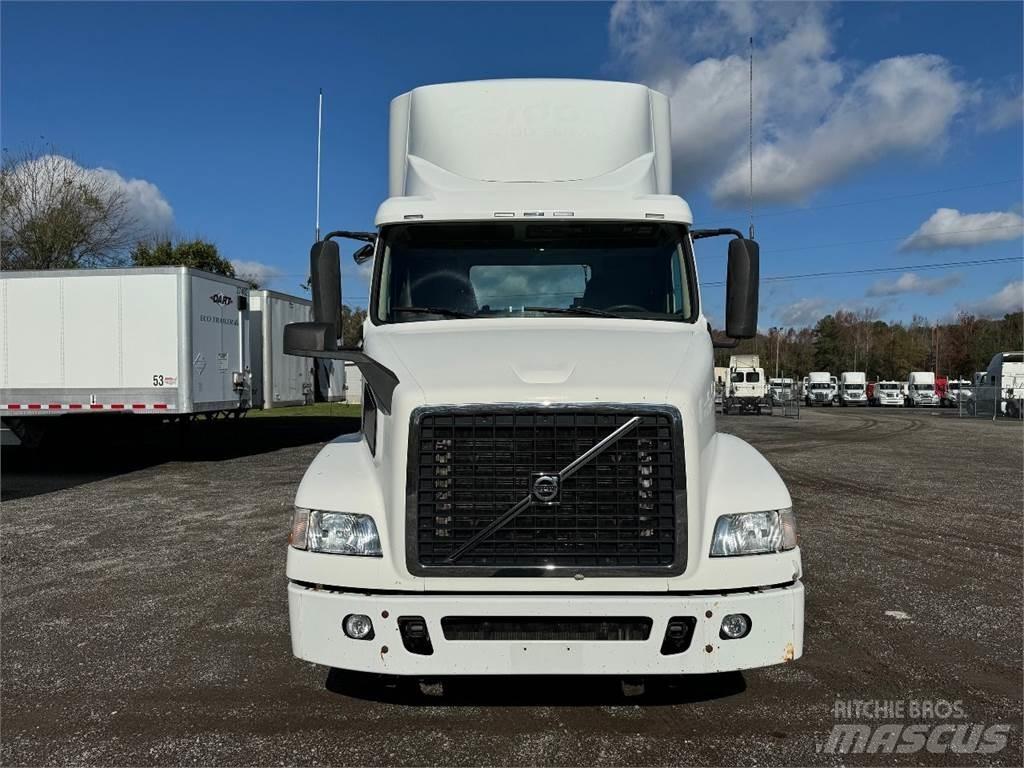 Volvo VNM64T200 Nyergesvontatók