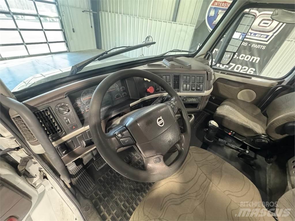 Volvo VNM64T200 Nyergesvontatók