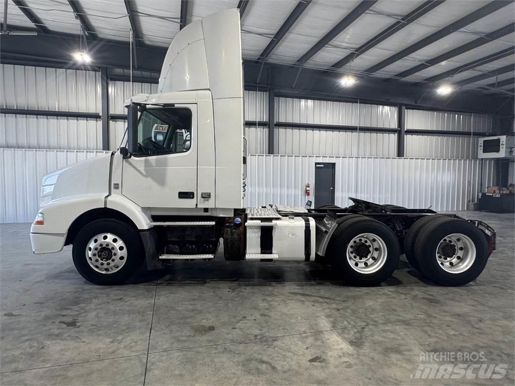 Volvo VNM64T200 Nyergesvontatók