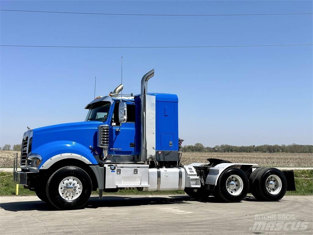 Mack Titan TD713 Nyergesvontatók