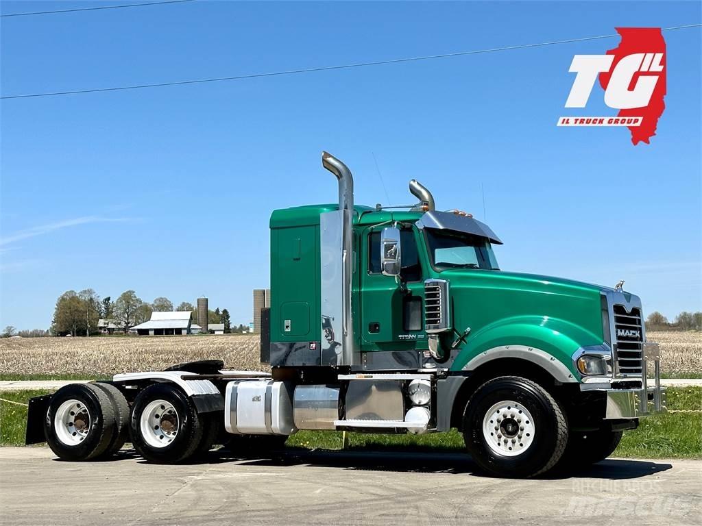 Mack Titan TD713 Nyergesvontatók