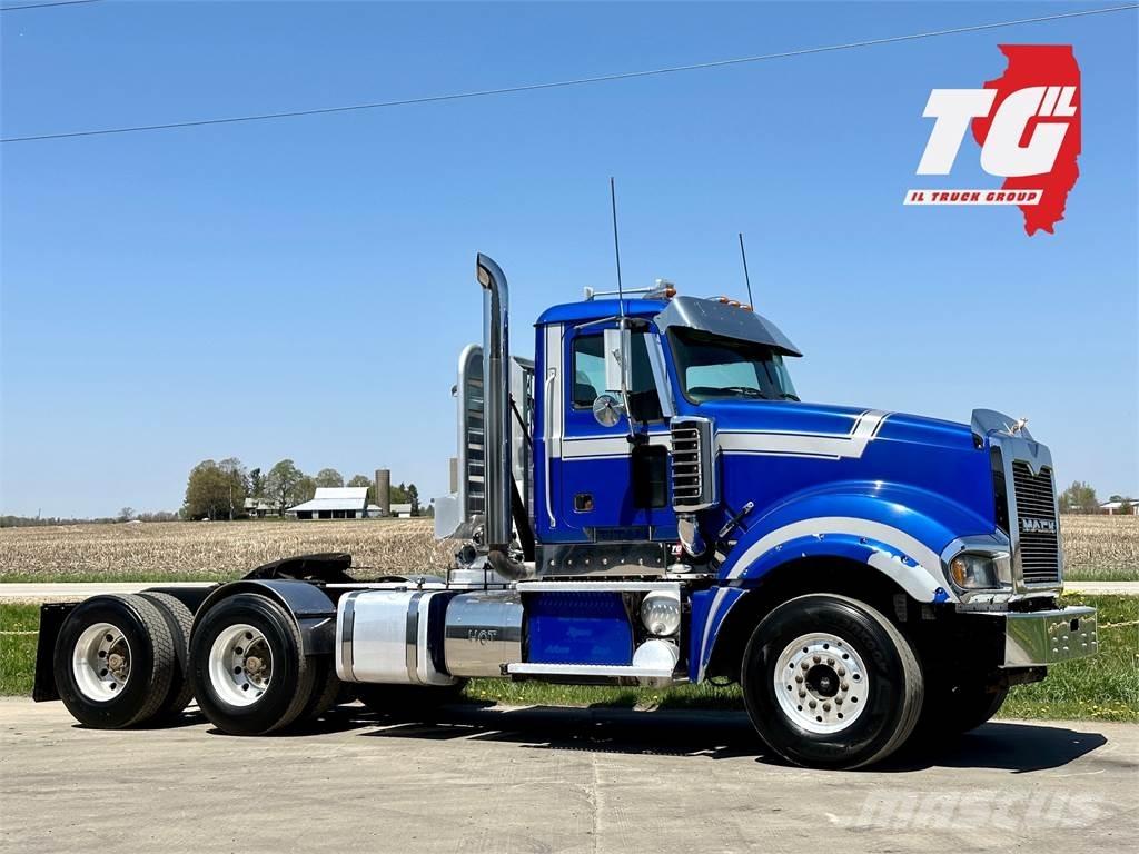 Mack Titan TD713 Nyergesvontatók
