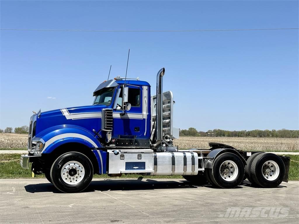 Mack Titan TD713 Nyergesvontatók
