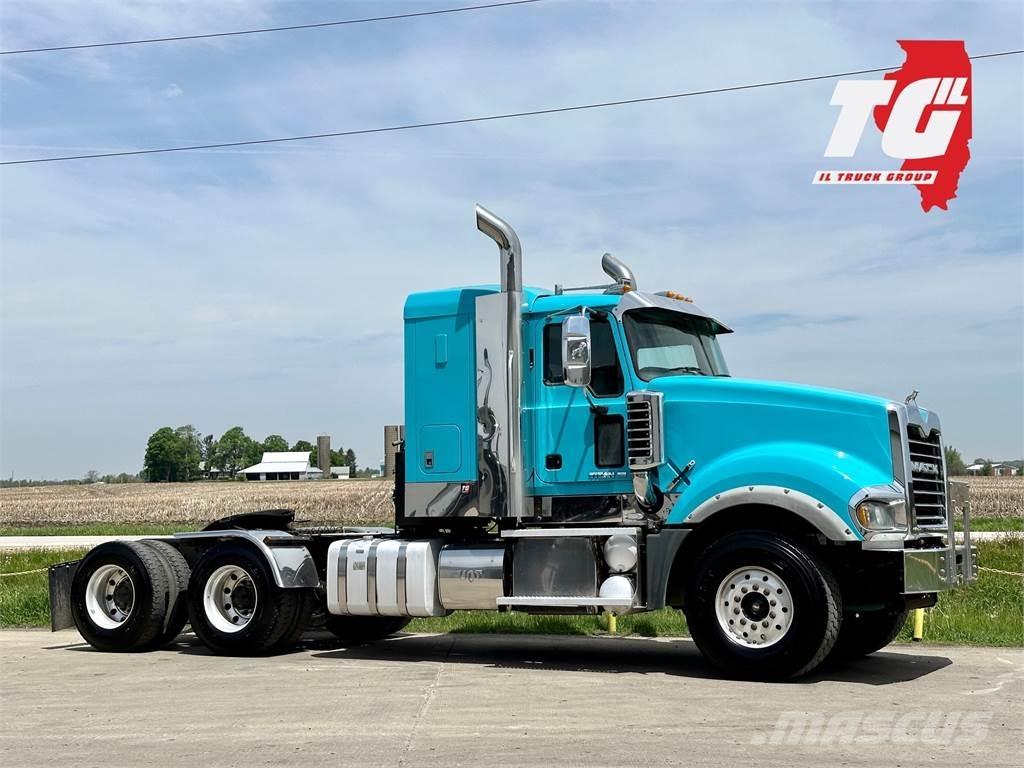 Mack Titan TD713 Nyergesvontatók