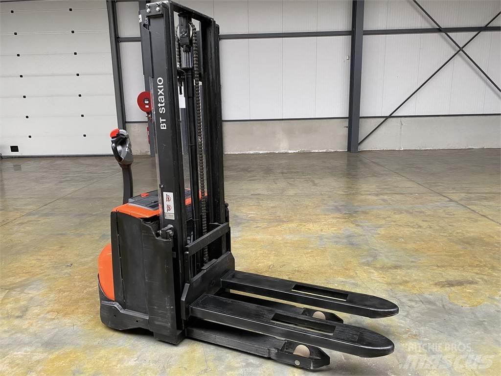 Toyota BT SWE100 Elektromos gyalogkíséretű targoncák