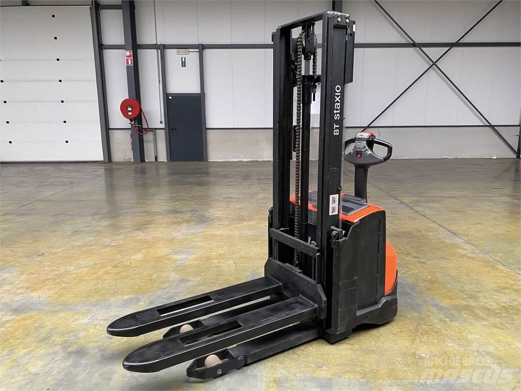 Toyota BT SWE100 Elektromos gyalogkíséretű targoncák