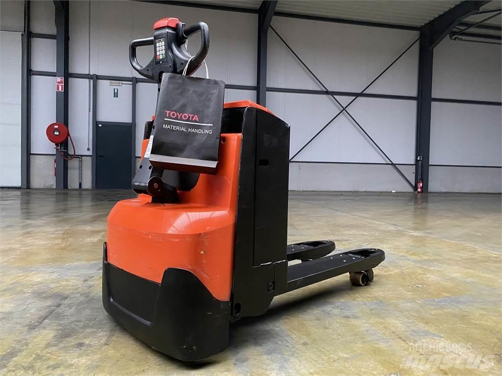 Toyota LWE200 Kézi raklapemelő