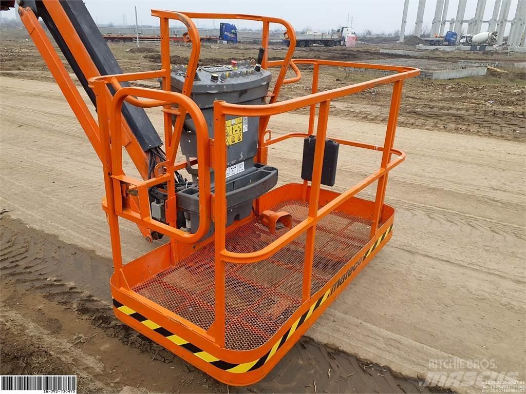 JLG 860SJ Karos emelők