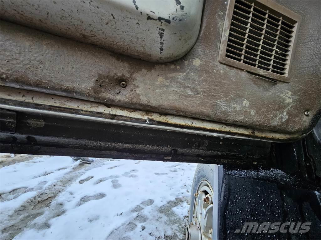 Ford L9000 Egyéb alkatrészek