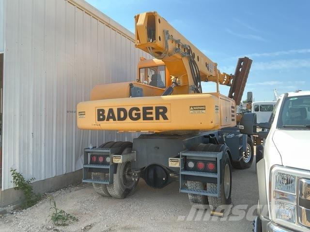 Badger 470TM Gumikerekes kotrók