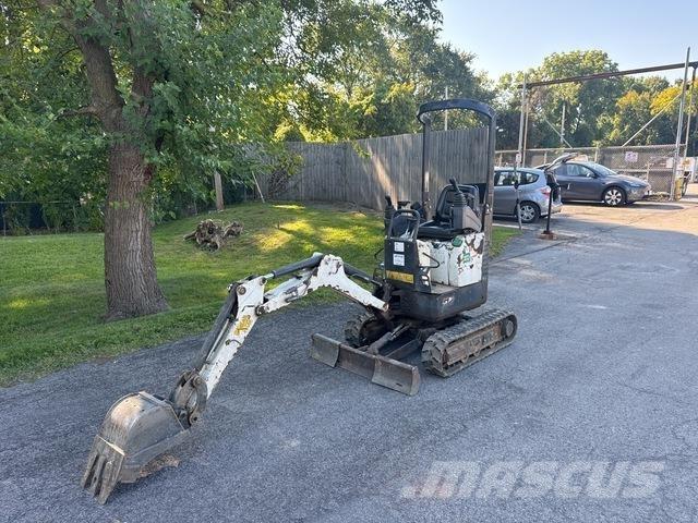 Bobcat E10 Lánctalpas kotrók