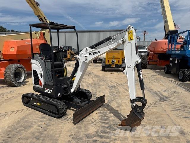Bobcat E20 Lánctalpas kotrók
