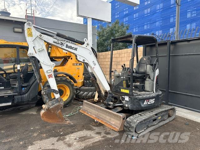 Bobcat E26 Lánctalpas kotrók