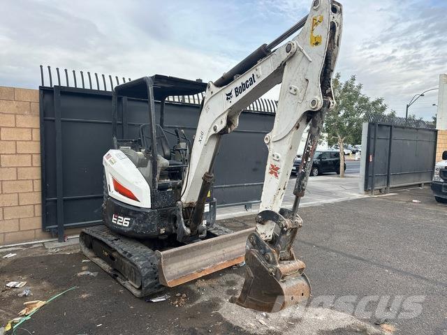 Bobcat E26 Lánctalpas kotrók