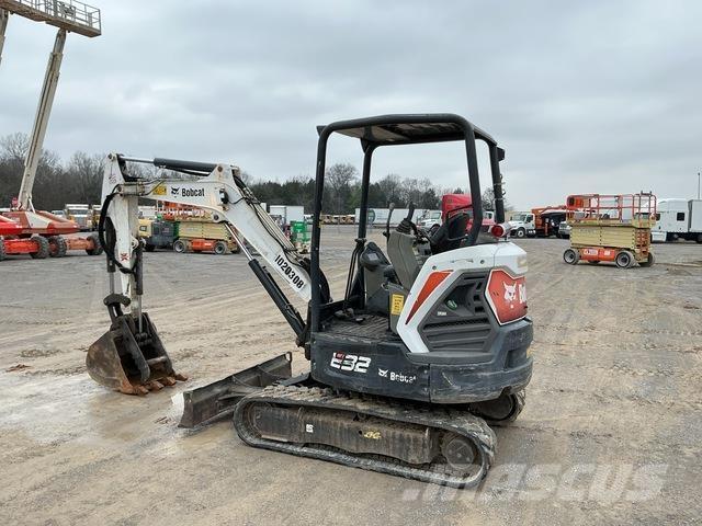 Bobcat E32 Lánctalpas kotrók