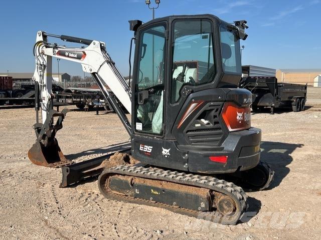 Bobcat E35 Lánctalpas kotrók