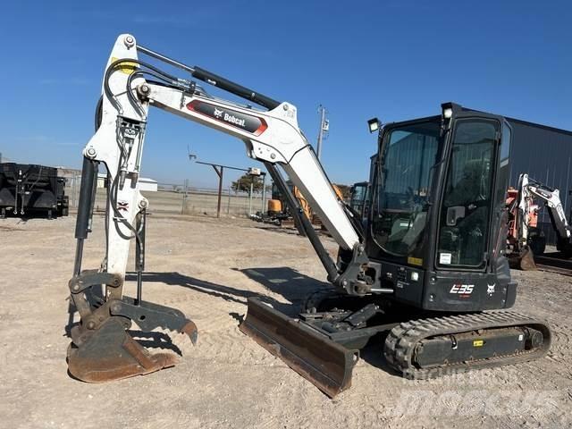 Bobcat E35 Lánctalpas kotrók
