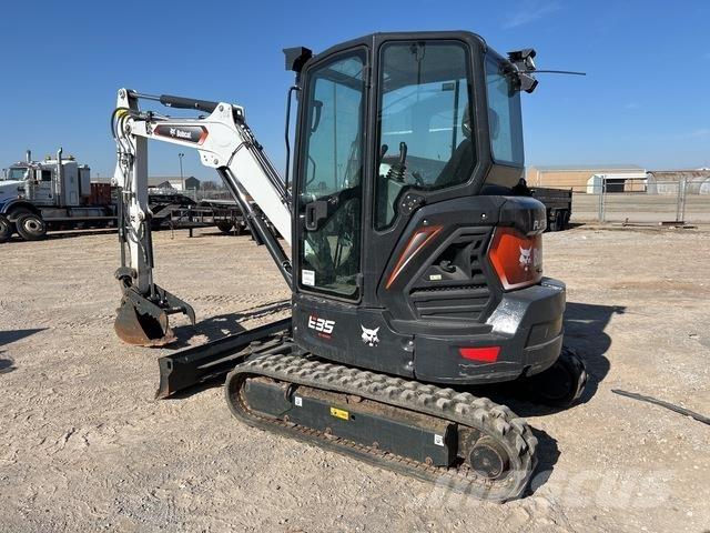 Bobcat E35 Lánctalpas kotrók