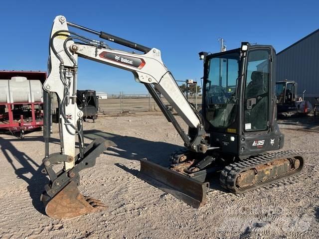 Bobcat E35 Lánctalpas kotrók