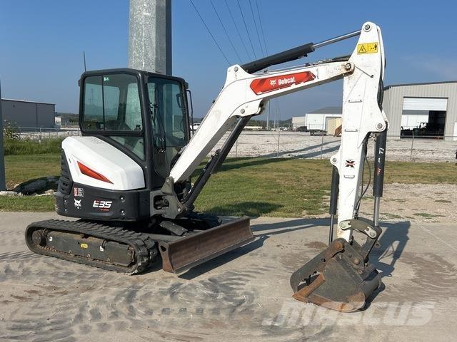 Bobcat E35 Lánctalpas kotrók