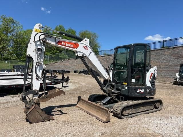 Bobcat E42 Lánctalpas kotrók