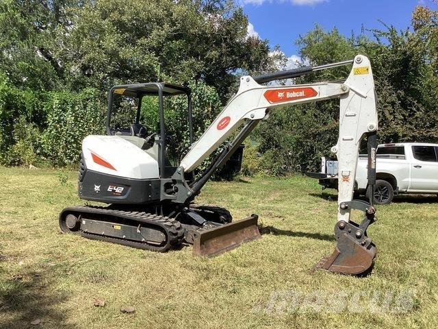 Bobcat E42 Lánctalpas kotrók