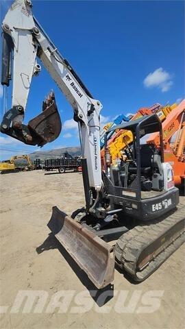 Bobcat E45 Lánctalpas kotrók
