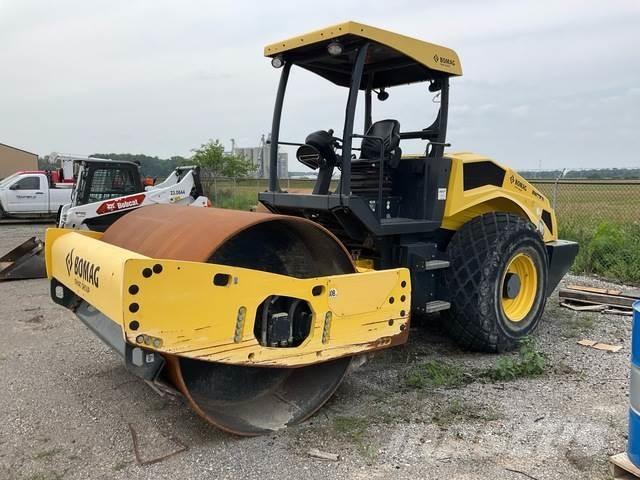 Bomag BW211D-5 Egydobos hengerek