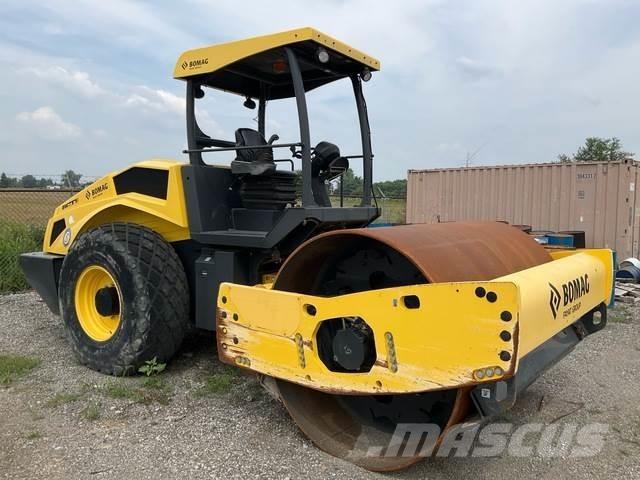 Bomag BW211D-5 Egydobos hengerek