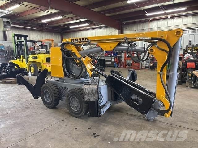Brokk BM250E Bontásra használt kotrók