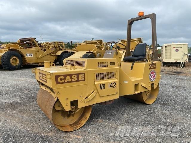 CASE 252 Ikerdobos hengerek
