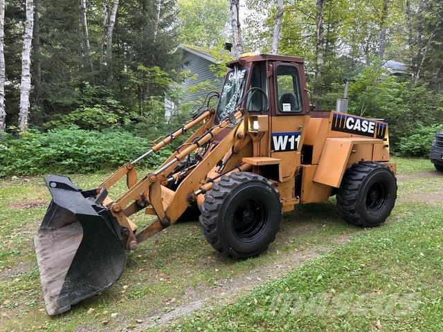 CASE W11 Gumikerekes homlokrakodók