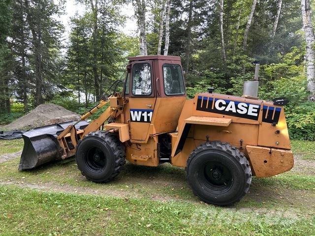 CASE W11 Gumikerekes homlokrakodók