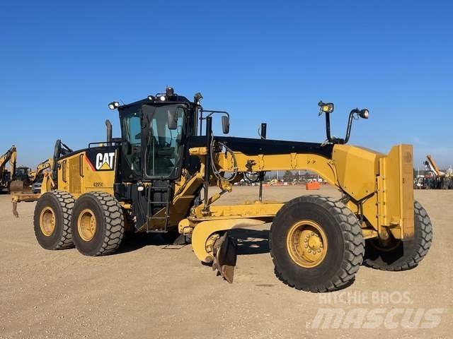 CAT 14M Gréderek
