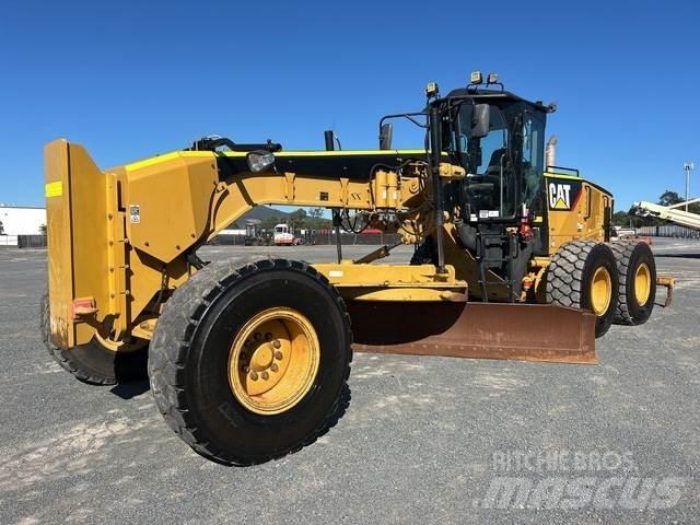 CAT 14M Gréderek