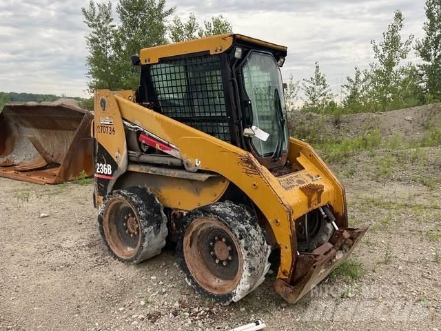 CAT 236B Kompaktrakodók