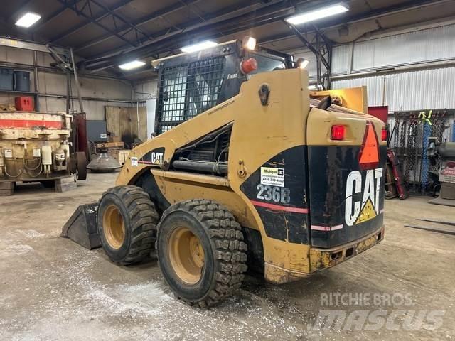 CAT 236B Kompaktrakodók
