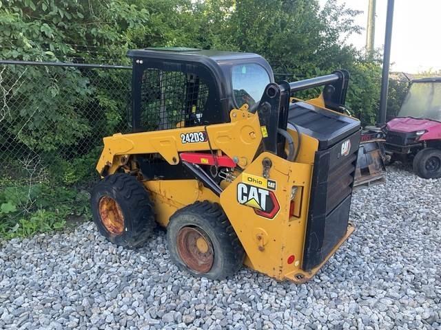 CAT 242D3 Kompaktrakodók