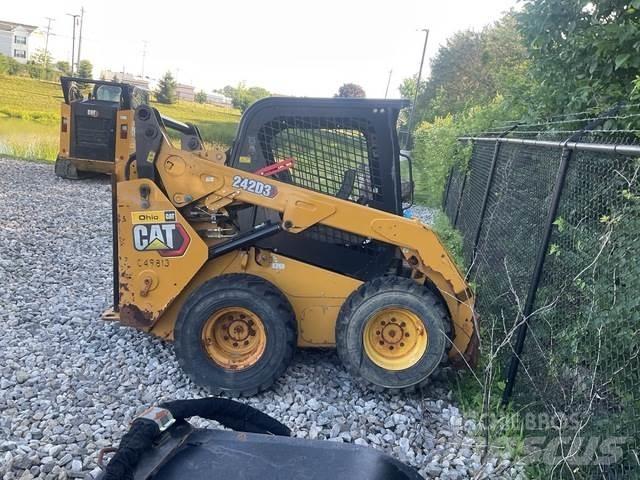 CAT 242D3 Kompaktrakodók